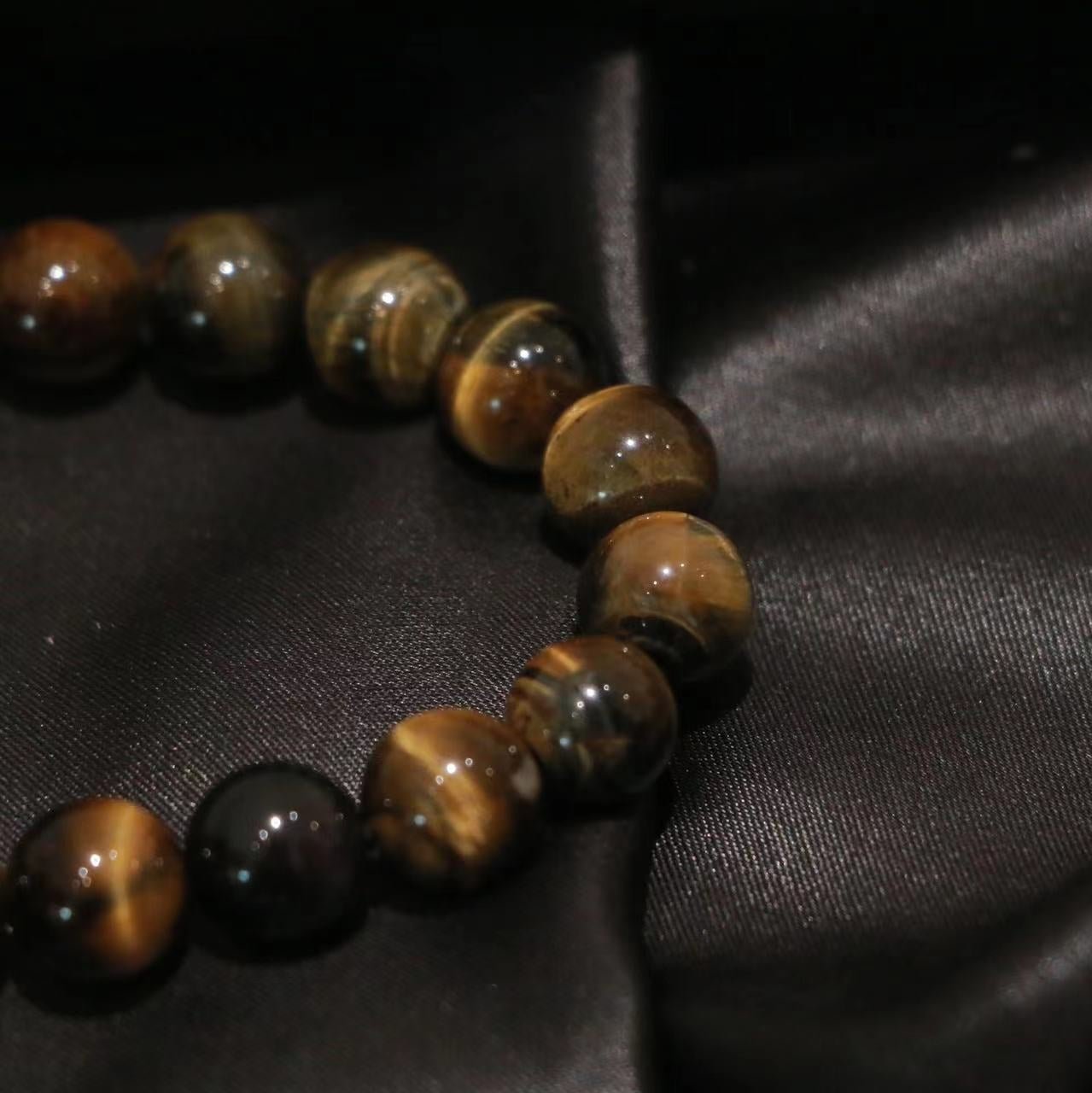 ESTP - Bold Adventure: Tiger's Eye Stone Bracelet